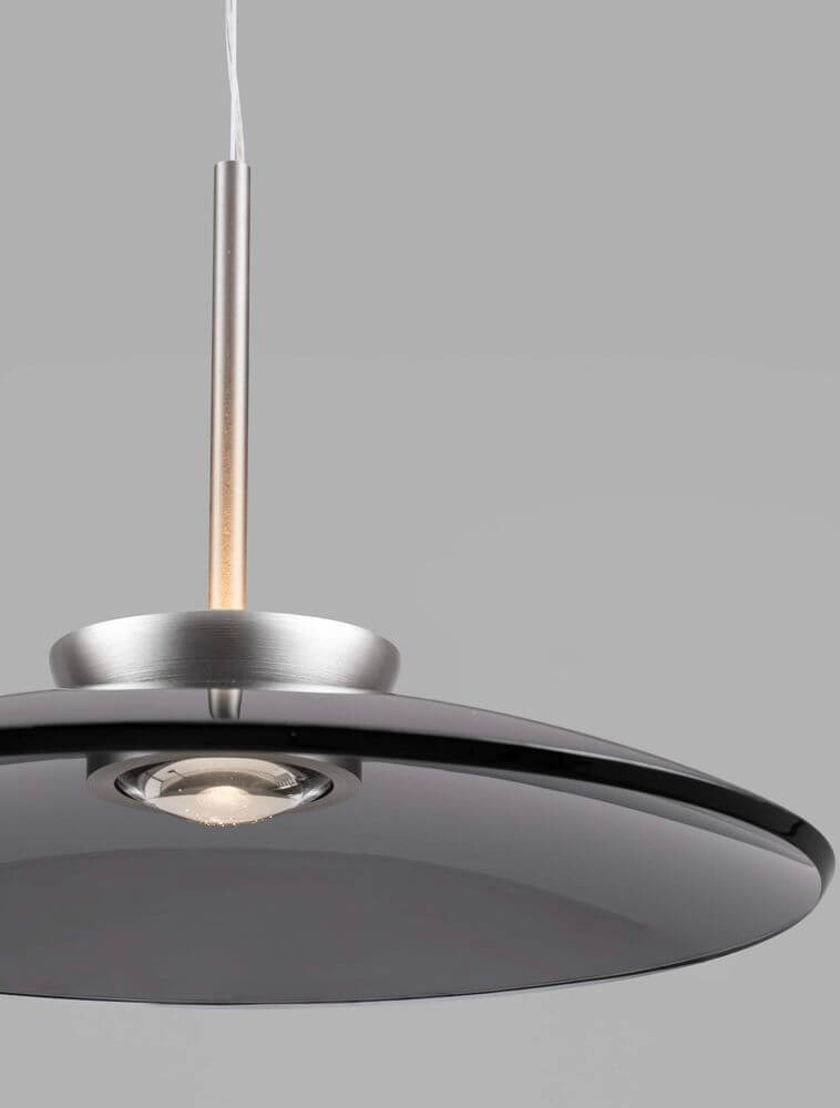 Esti LED Pendelleuchte Ø 50cm 3000K mit modernem, schickem Design und eleganter Oberflächenverarbeitung.
