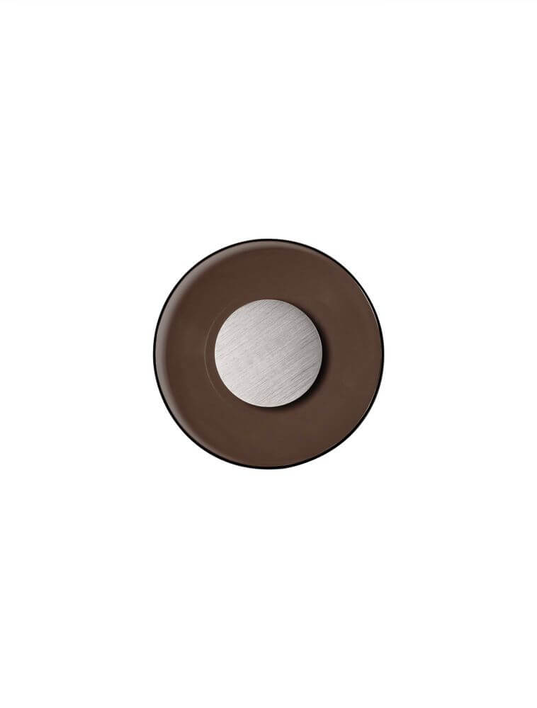 Esti LED Wandleuchte Ø 32cm 3000K in modernem Design, rund, braun mit silbernem Element.