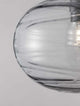 Nahaufnahme der Evleen Pendelleuchte Ø 30cm Schwarz, Grau mit einem eleganten, gefrosteten Glasdesign.