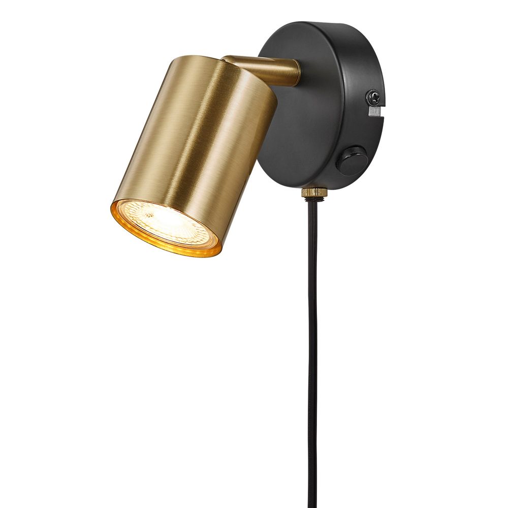 Stylische Wandspot mit messingfarbenem Lampenkopf und schwarzem Gehäuse, ideal für gezielte Beleuchtung in modernen Räumen.