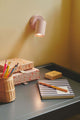 Explore Wandleuchte von Nordlux an einer Wand, perfekt als Nachttischleuchte im Kinderzimmer oder Schlafzimmer.