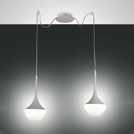 Apollo Pendellampe aus Metall mit zwei hängenden Lampenschirmen in modernem Design.