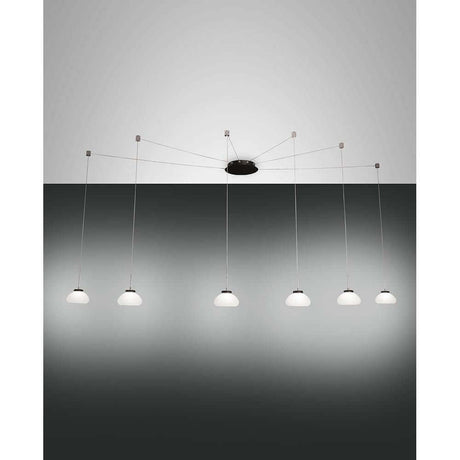 Arabella LED Pendelleuchte 6-Flammig mit 6 hängenden Lampenschirmen und flexiblem Kabeldesign.