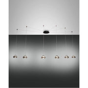 Arabella LED pendellampe 6-flammig med seks hengende lampeskjermer i glass.