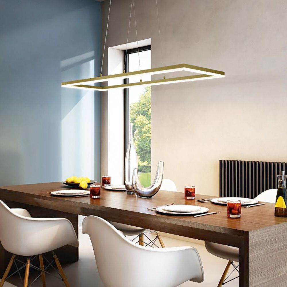 Moderne Bard Pendelleuchte in Gold über einem eleganten Esstisch, strahlt stilvolles Licht aus.