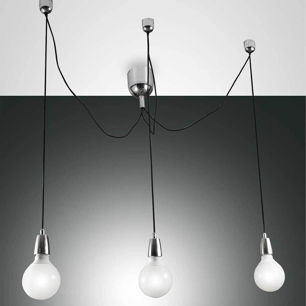 Blog Pendellampe Metall mit drei hängenden Glühbirnen und modernem Design.