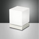 Brenta LED Tischleuchte Metall auf einem modernen Tisch, bietet elegantes Licht und modernes Design.