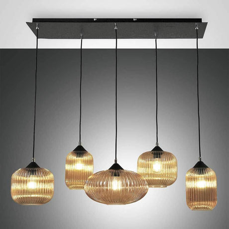 Gillis Pendelleuchte 5-flammig mit stilvollen, geschwungenen Lampenschirmen und warmem Licht, ideal für moderne Räume.