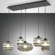 Gillis Pendelleuchte 5-flammig mit eleganten Lampenschirmen in modernem Design.