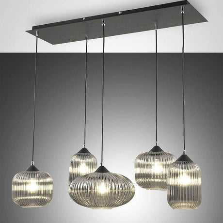 Gillis Pendelleuchte 5-flammig mit eleganten Lampenschirmen in modernem Design.