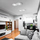 Moderne Wohnküche mit Ginny Deckenleuchte Metall an der Decke und stilvollem Interieur.