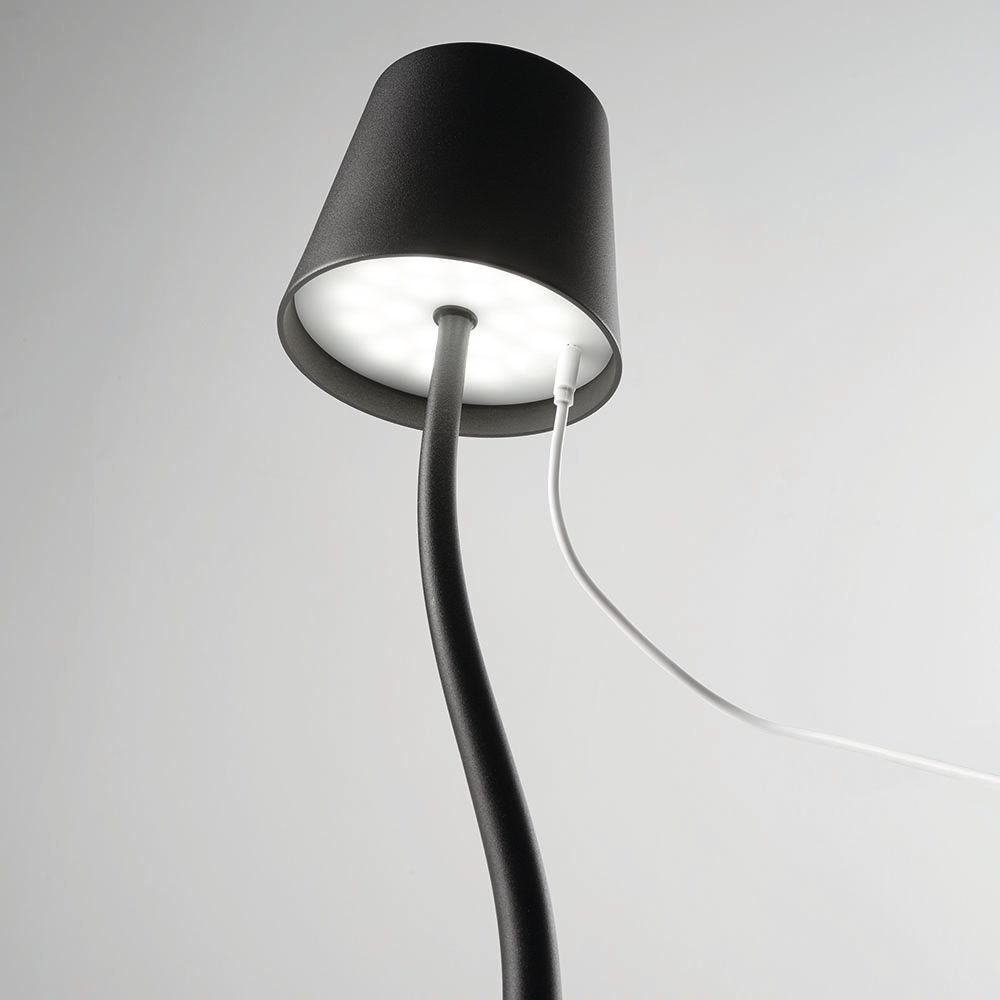 Judy LED Akku-Tischlampe mit Touch-Dimmer, schwarz, stufenlos dimmbar, IP54, modernes Design.