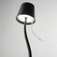 Judy LED Akku-Tischlampe mit Touch-Dimmer IP54, dimmbare Leuchte mit robustem Design und ergonomischem Anschluss.