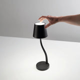 Judy LED Akku-Tischlampe mit Touch-Dimmer und IP54, dimmbar, kippsicher und elegante Tischleuchte.