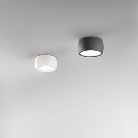 LED Lampe de plafond Vasto 630 lm au design anthracite et blanc au plafond.