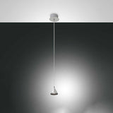 LED Pendelleuchte Delta aus Metall, modernes Design, ideal für stilvolle Beleuchtung in Wohnräumen.