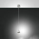 LED Pendelleuchte Delta Metall in modernem Design hängt an der Decke.
