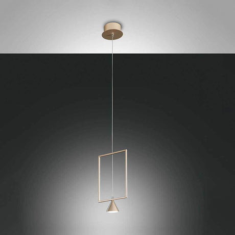 LED Pendelleuchte Sirio Eckig in modernem Design über düsterem Hintergrund.