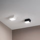 LED Spot Lucas aus Metall in Schwarz und Weiß an der Decke installiert.