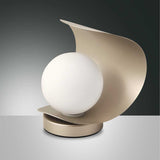 Stilvolle LED Tischlampe Adria aus Metall mit runder, weißer Leuchte und modernem Design.