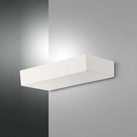 LED Wandlampe Emma 4300lm Weiß, moderne Wandleuchte in elegantem Design für verschiedene Wohnbereiche.