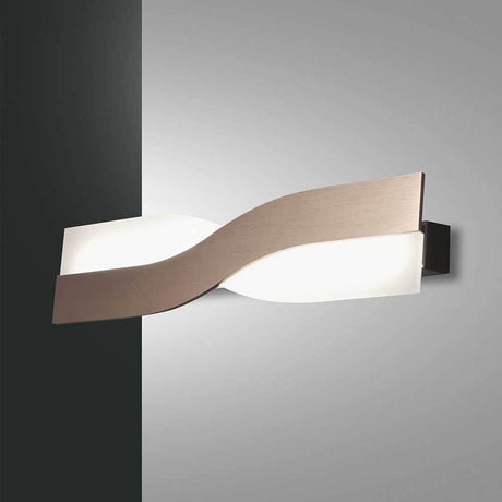 LED Wandlampe Riace Metall in modernem Design mit geschwungener Form und sanftem Licht.