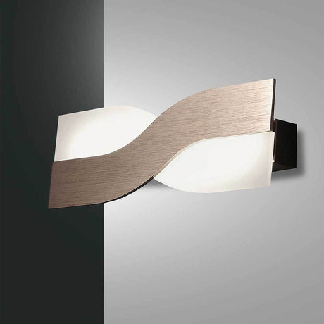 LED Wandlampe Riace Metall in modernem Design mit metallischer Oberfläche und sanften Lichtakzenten.