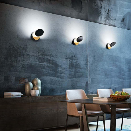 LED Wandleuchte Ara 720+360lm Schwarz in modernem Interieur, elegant und funktional.