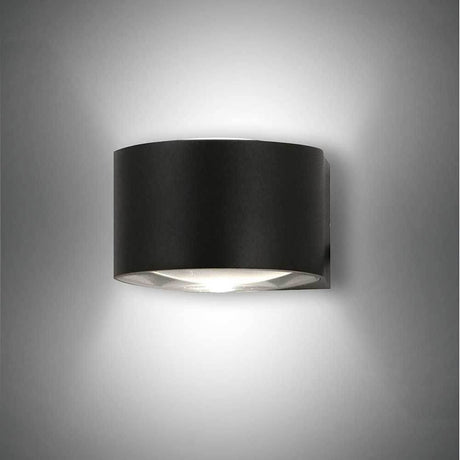 Lao LED Wandlampe IP65 Schwarz an einer Wand, moderne Wandlampe in elegantem Schwarz.