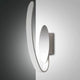 Moderne Levanto LED Wandleuchte Metall in eleganter Form an einer Wand installiert.