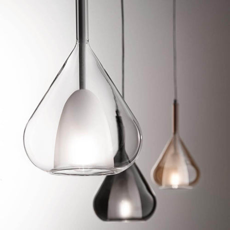 Lila extravagante Pendelleuchte aus Rauchglas in modernem Design mit eleganten Glaselementen.