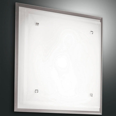 Moderne Maggie Deckenlampe aus Metall mit quadratischem Design und hellem Licht.