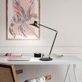 Moderne Panarea LED Tischlampe mit Touch-Dimmer auf einem Schreibtisch, ideal für stilvolle Beleuchtung.