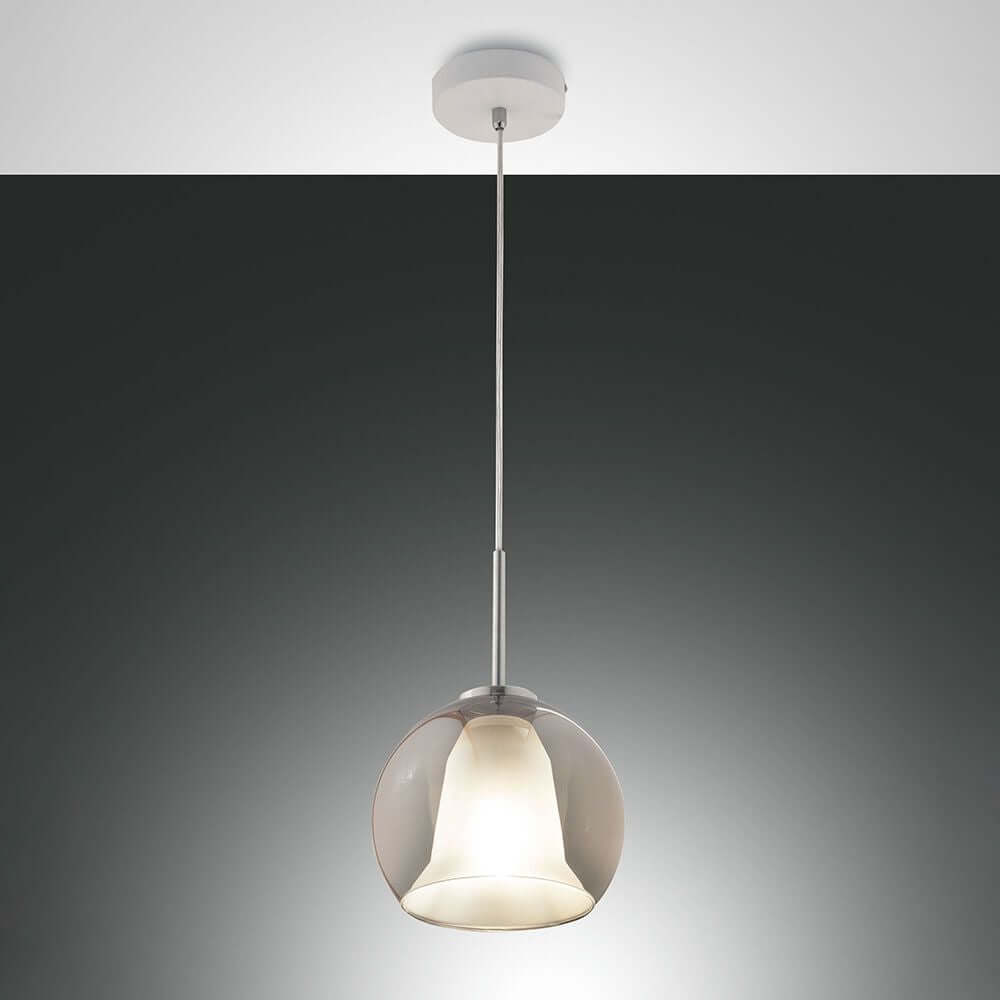 Pendelleuchte Bretagna Ø 22cm mit glänzendem Lampenschirm, ideal für moderne Innenräume.