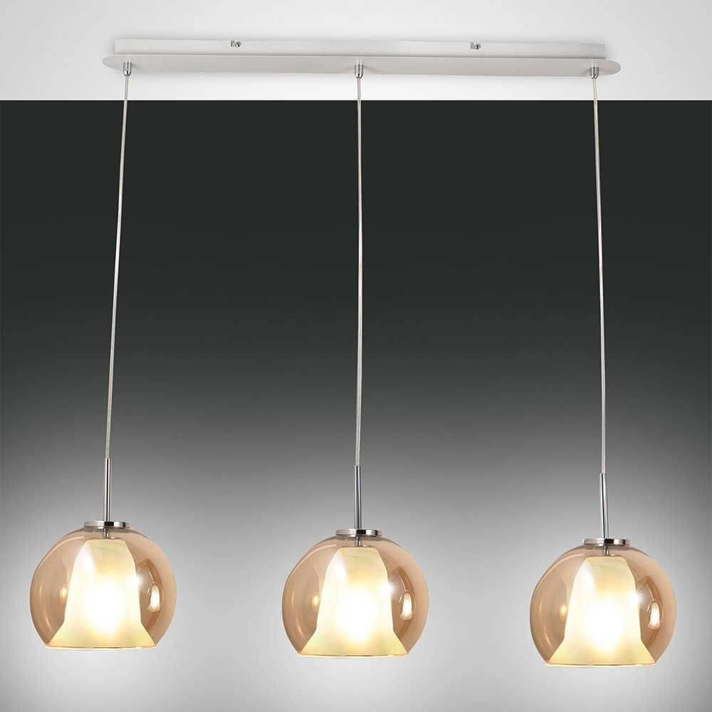 Pendelleuchte Bretagna 3-flammig mit drei eleganten Glaskugeln und modernem Design.