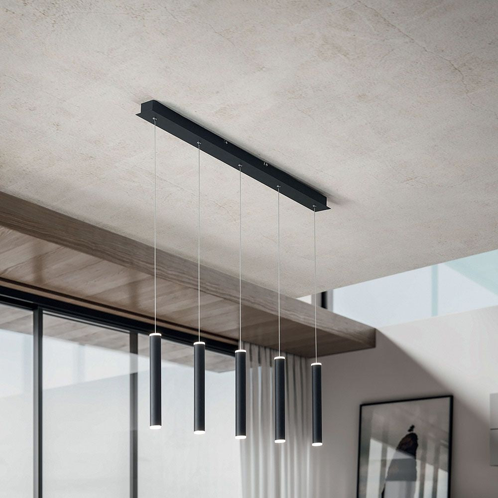 Prado LED Pendelleuchte im Röhrenstil mit Ober- und Unterlicht in modernem Wohnraum-Design.