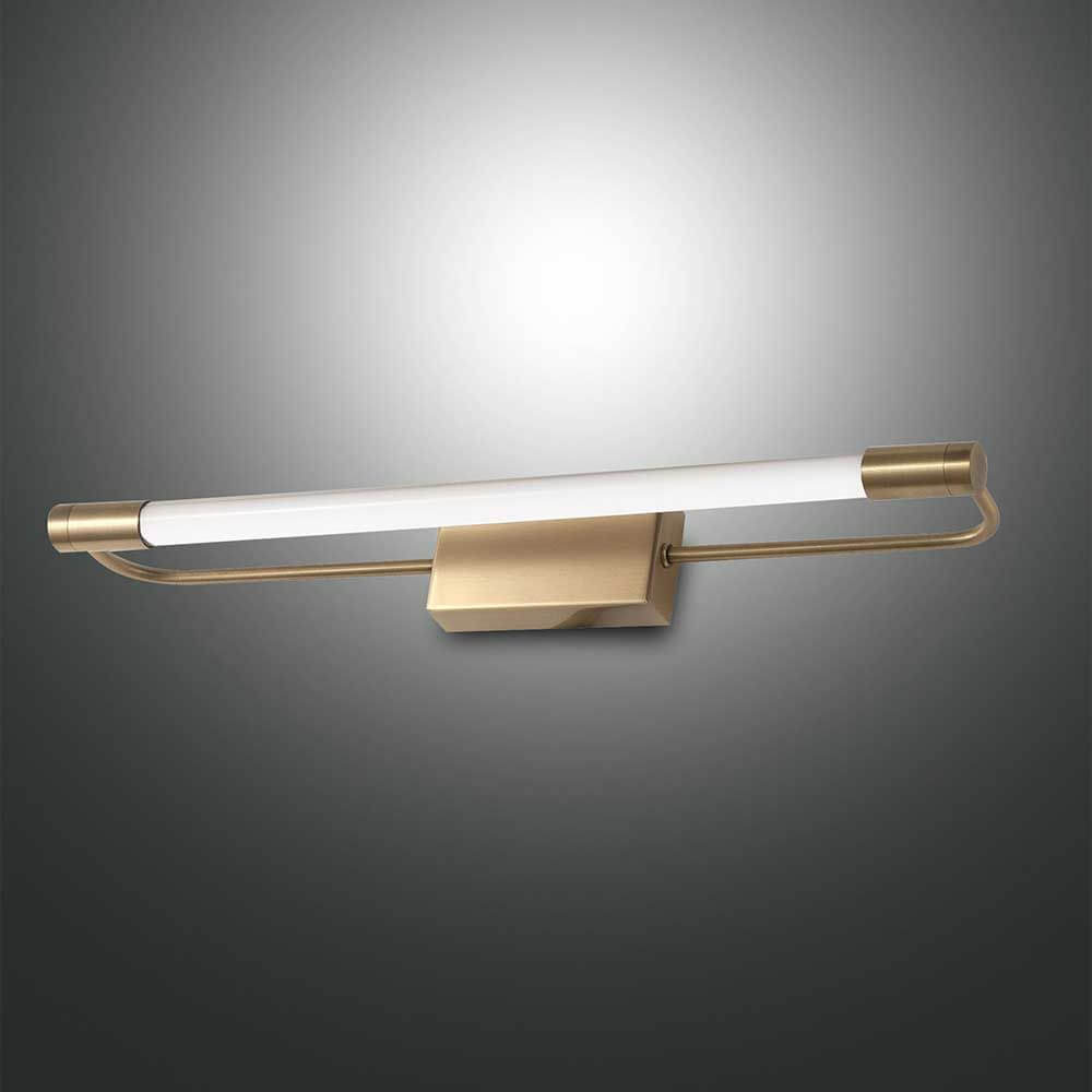 Elegante Rapallo LED Wandleuchte mit goldfarbenem Design und modernem Lichtkonzept.