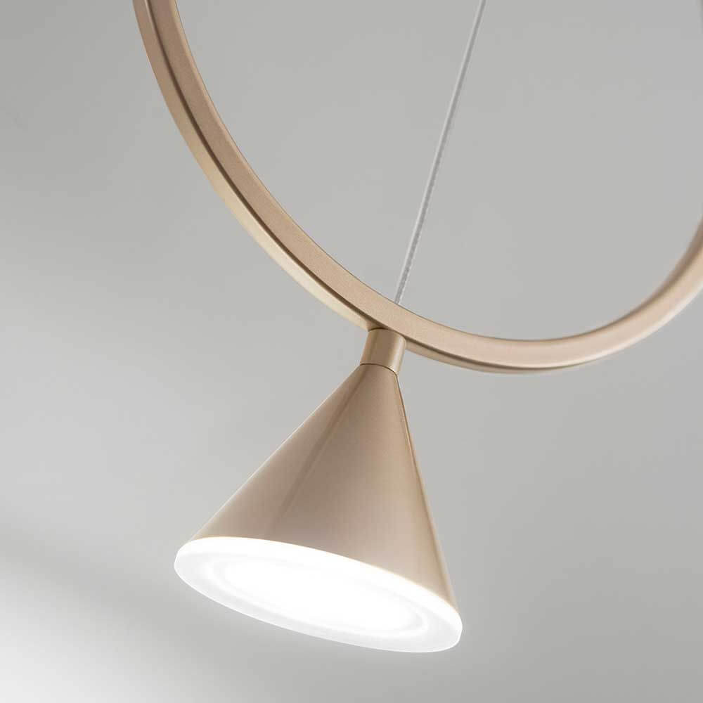 Detailansicht der Sirio LED Pendelleuchte Rund in goldfarbenem Design mit modernem Touch.