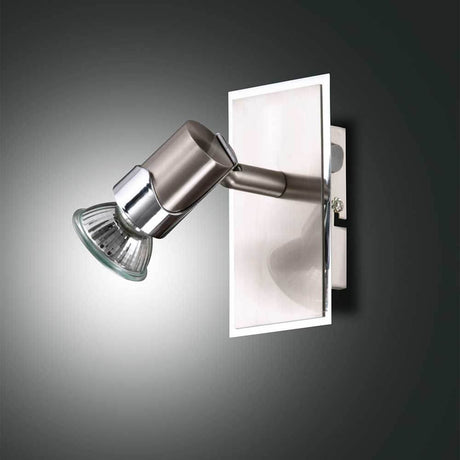 Spot Alice aus Metall – moderne Wandlampe mit schickem Design und verstellbarem Licht.