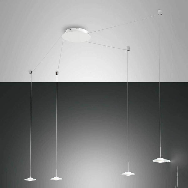 Moderne Susanna LED Pendelleuchte Weiß mit zwei Kabeln und einer eleganten Gestaltung für zeitgemäße Innenräume.