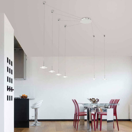 Moderne Küche mit Susanna LED Pendelleuchte Weiß, die elegante Beleuchtung bietet.