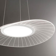Vela LED Hängelampe Klar - moderne, blendfreie Pendelleuchte mit ovalem Acrylschirm.