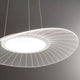 Vela LED Hängelampe Klar - moderne, blendfreie Pendelleuchte mit ovalem Acrylschirm.