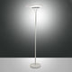 Vela LED Stehleuchte aus Metall mit modernem Design und elegantem weißen Finish.