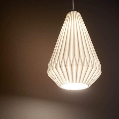 Vigor Pendellicht in Weiß, elegante Pendelleuchte mit modernem Design und strukturierter Oberfläche.