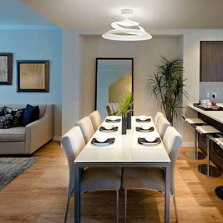 Moderne Einrichtung mit klassischer LED Deckenlampe Aragon Weiß über dem Esstisch im stilvollen Wohnzimmer.