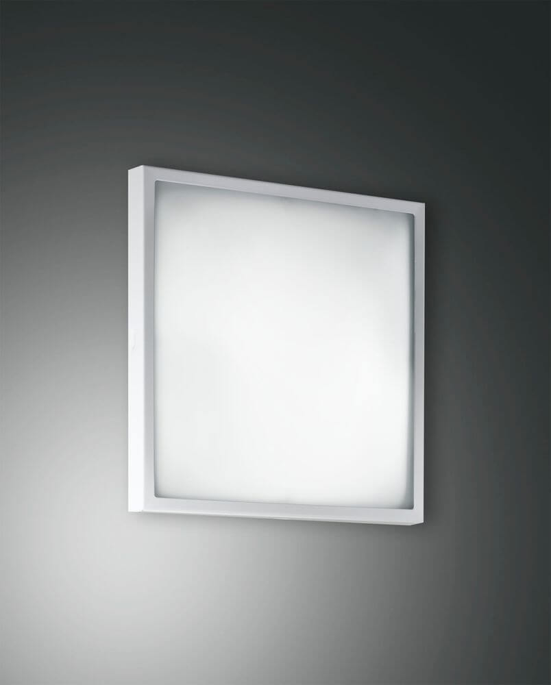 moderne Deckenlampe Osaka in quadratischer Form mit weißem Licht.
