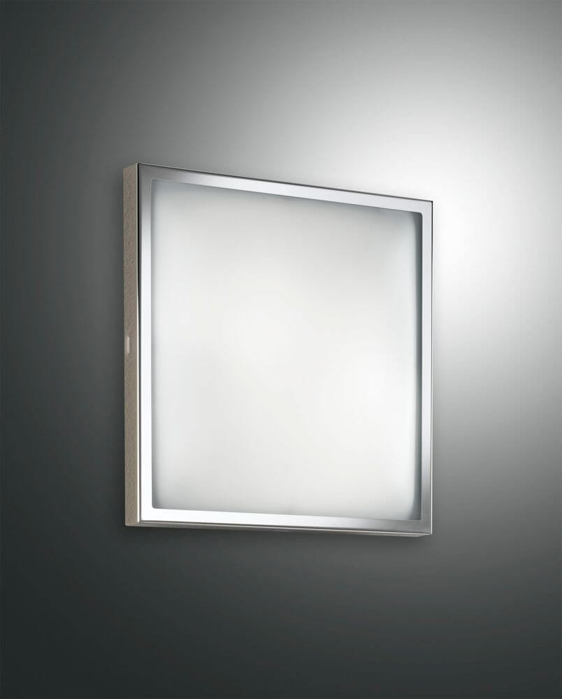 Moderne Deckenlampe Osaka an der Wand montiert, schlichtes und elegantes Design.
