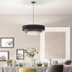 Moderne Pendelleuchte Brava Schwarz über einem eleganten Esstisch im modernen Interieur.