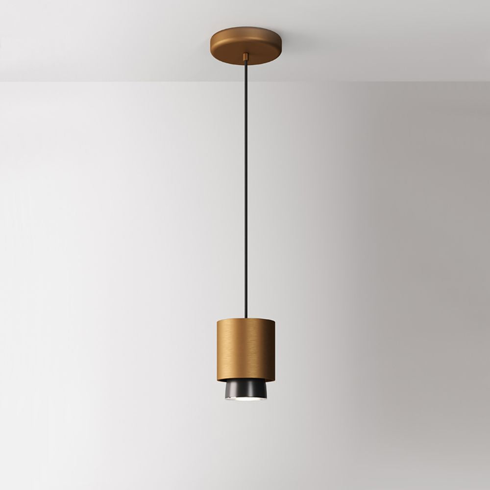 Fabbian Claque LED-Pendelleuchte Small 10cm in modernem Design, goldfarben mit schwarzer Streulinse.